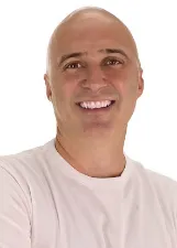GUSTAVO VALADARES