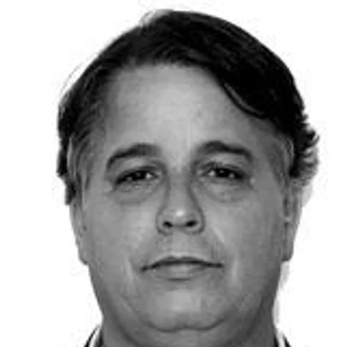 DR DOUGLAS CARNEIRO