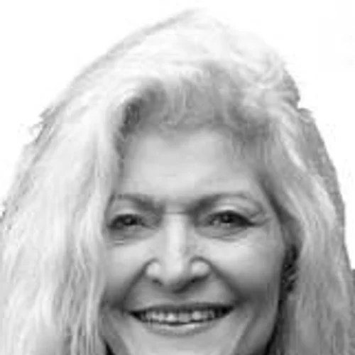 GRACE LUSTOSA