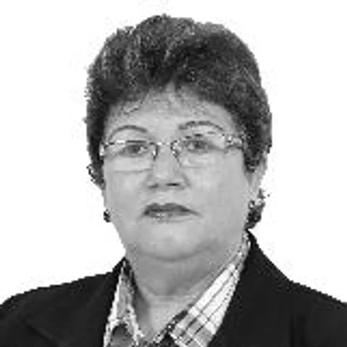DORA VALLADARES