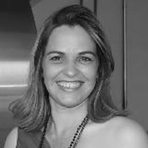 VALÉRIA ARRUDA