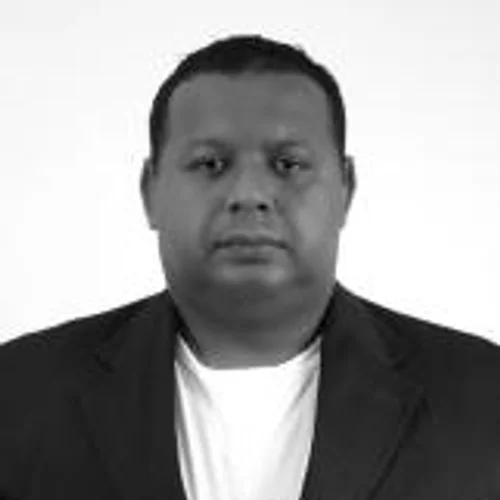 Josue Té