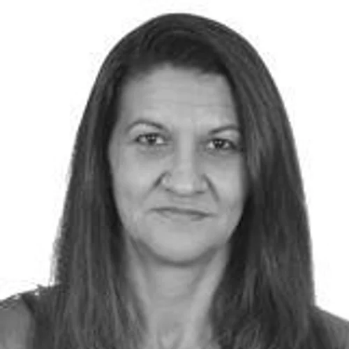 CLAUDIA CUNHA