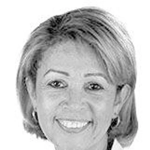 LÚCIA PERSCHKE