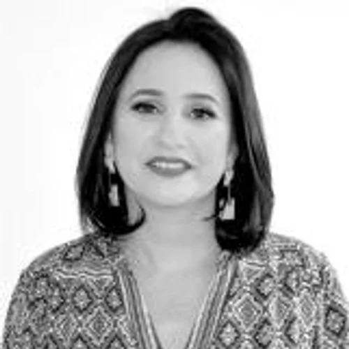 PROFESSORA MÁRCIA REGINA