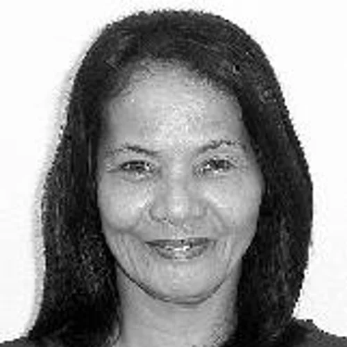PROFESSORA LAURA MARGARIDA