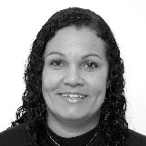TATI MAGALHÃES