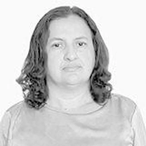IRMÃ PEQUENA