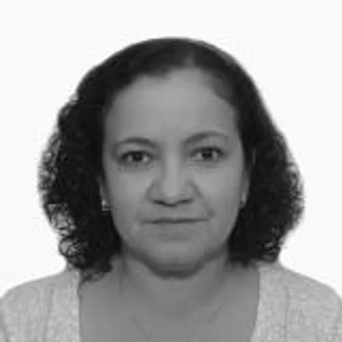 CLÁUDIA BARROS