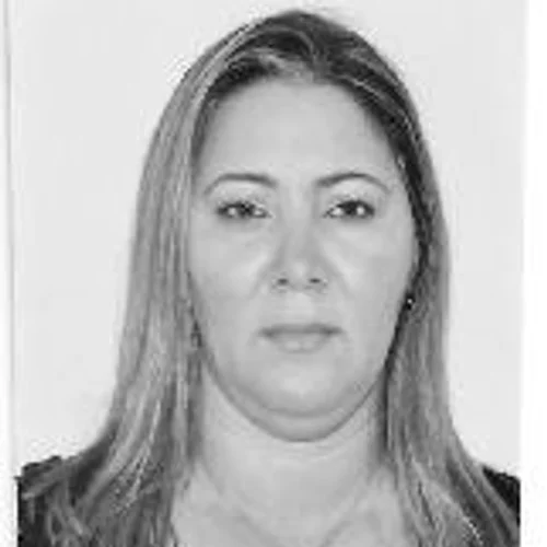LUCIA MANICURI