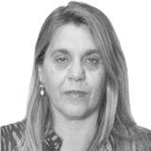 CLÁUDIA DEBORTOLI