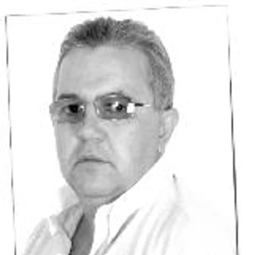 ZÉ MOREIRA