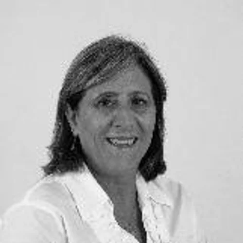 DIRETORA MARIA PAULA