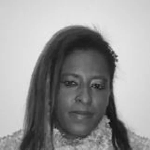 CAREN LEITE