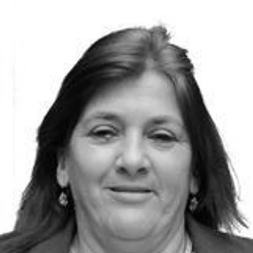 CLAUDIA LOURA