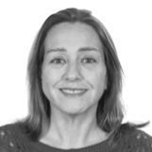 CLAUDIA BARROS