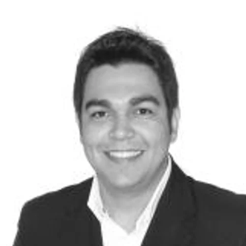 MARCOS MOURA