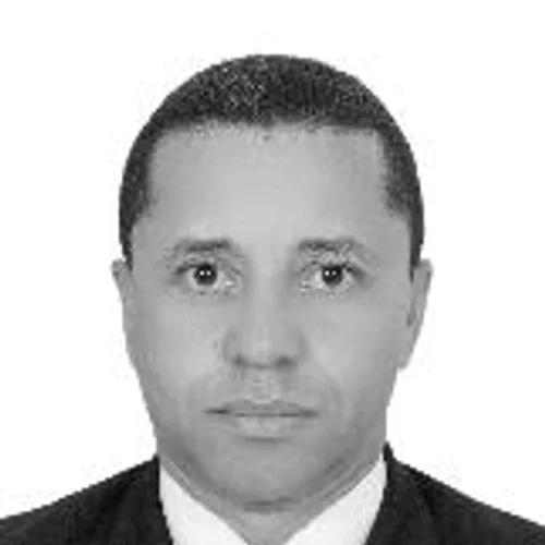 Dr. Marcos Tavares