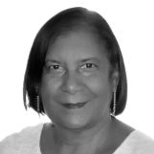 JULIA DE VALENTE