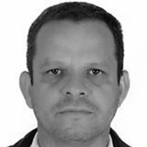 MARCOS ROBERTO