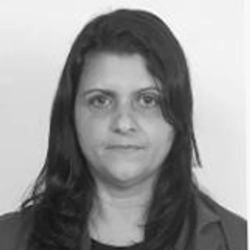 CLAUDIA MOURA