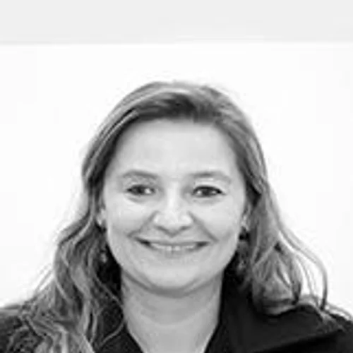 NÚBIA FENGLER