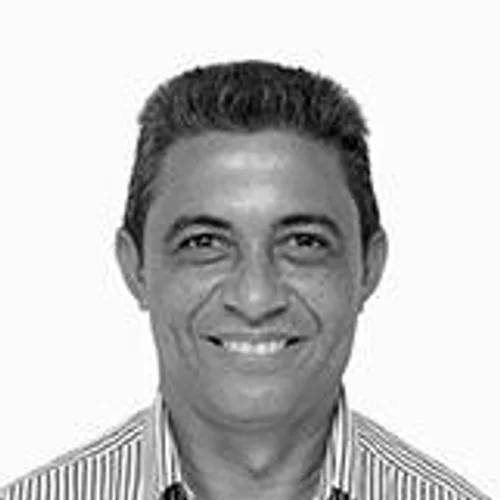 MARCOS MOURA