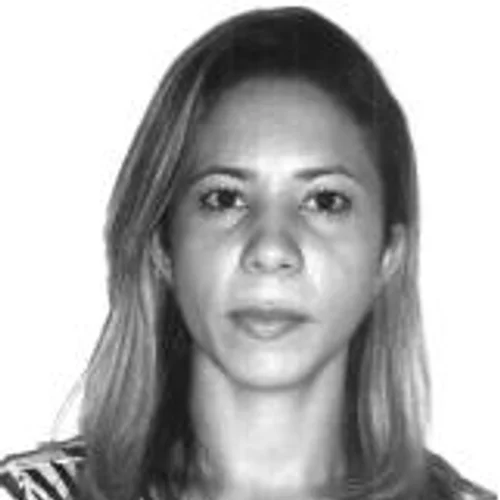 NAIRA CARVALHO