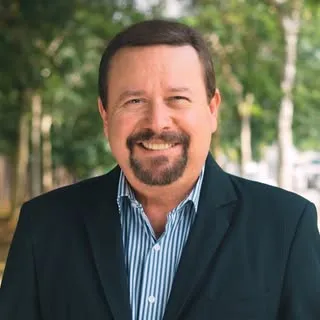 LEO OLIVEIRA