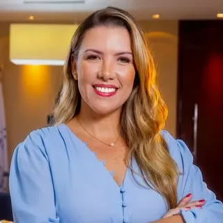 ELISA ARAÚJO
