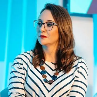 RENATA ABREU